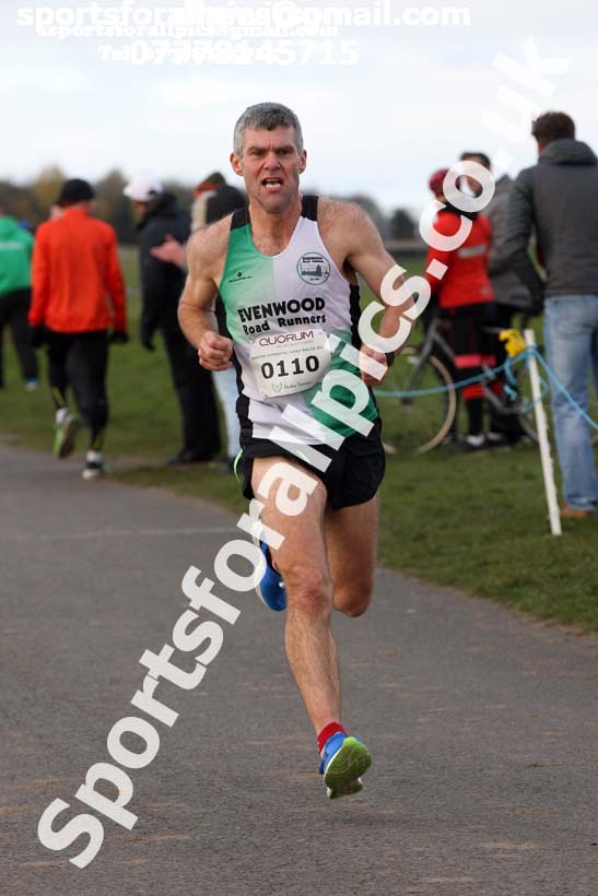 Senior mens and womens Heaton Harriers Memorial 10k Road Race, Newcastle. Photo:  David T. Hewitson/Sports for All Pics